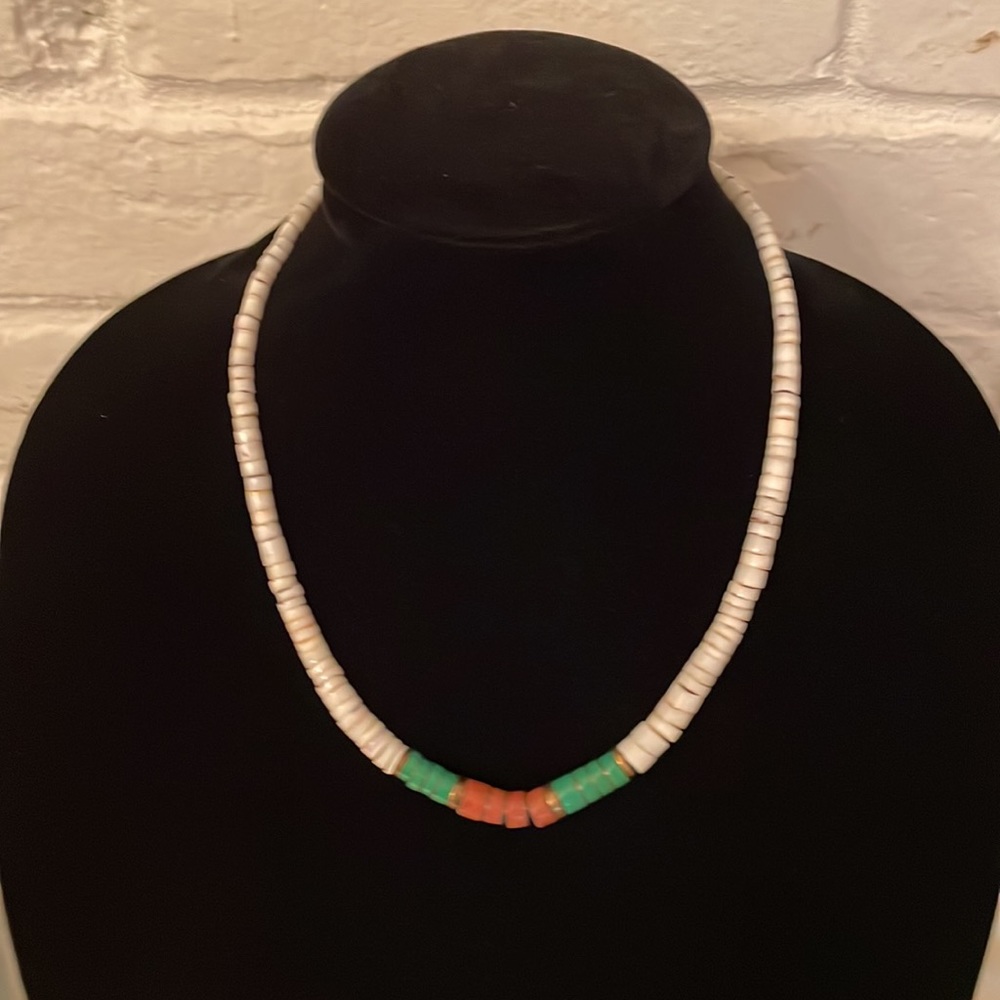 Vintage tri color puka shell necklace (middle beads darker than pic shows) (mlb) - Picture 1 of 6